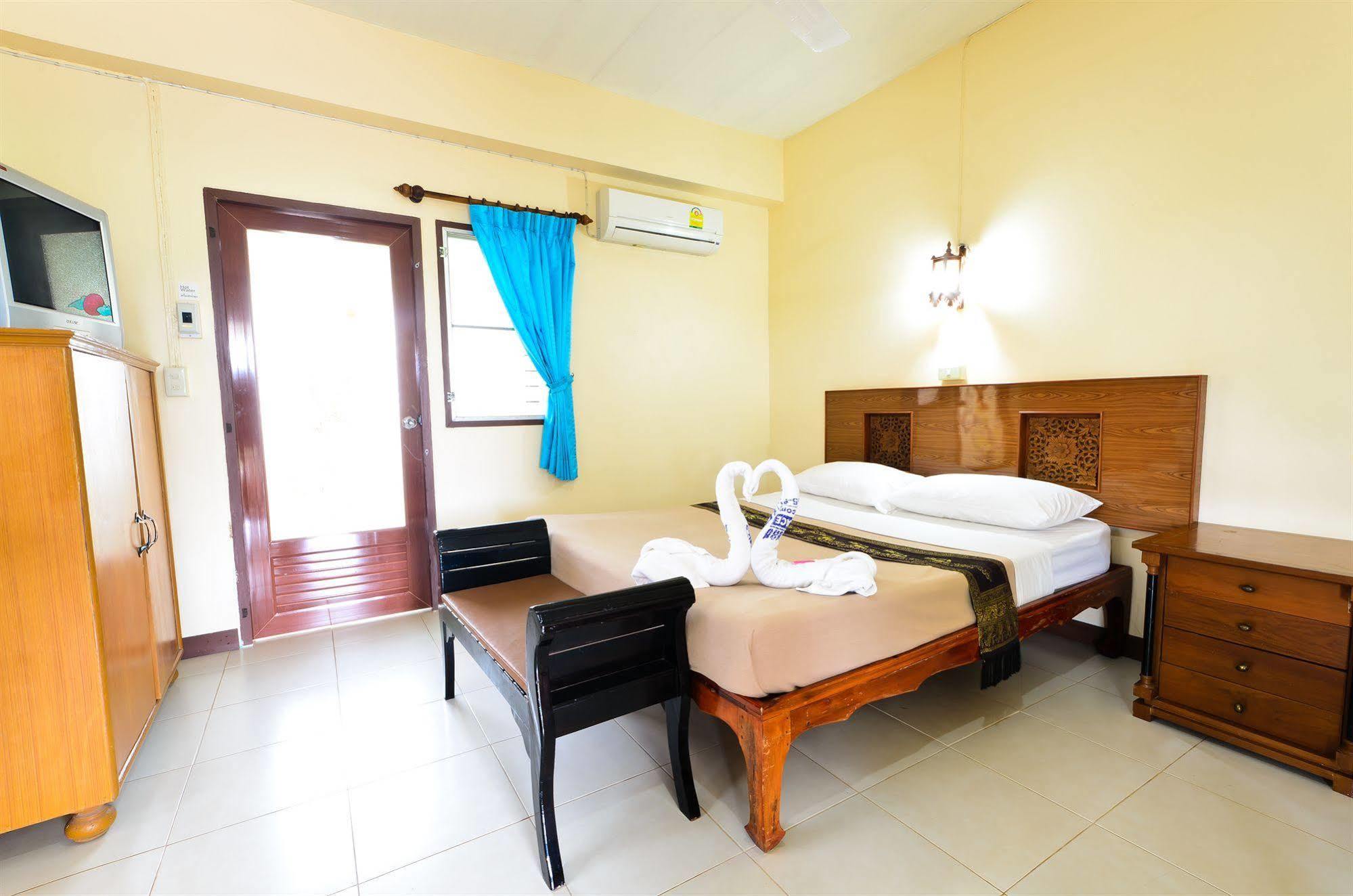 Sananwan Beach B&B Bang Saphan Noi Exterior photo